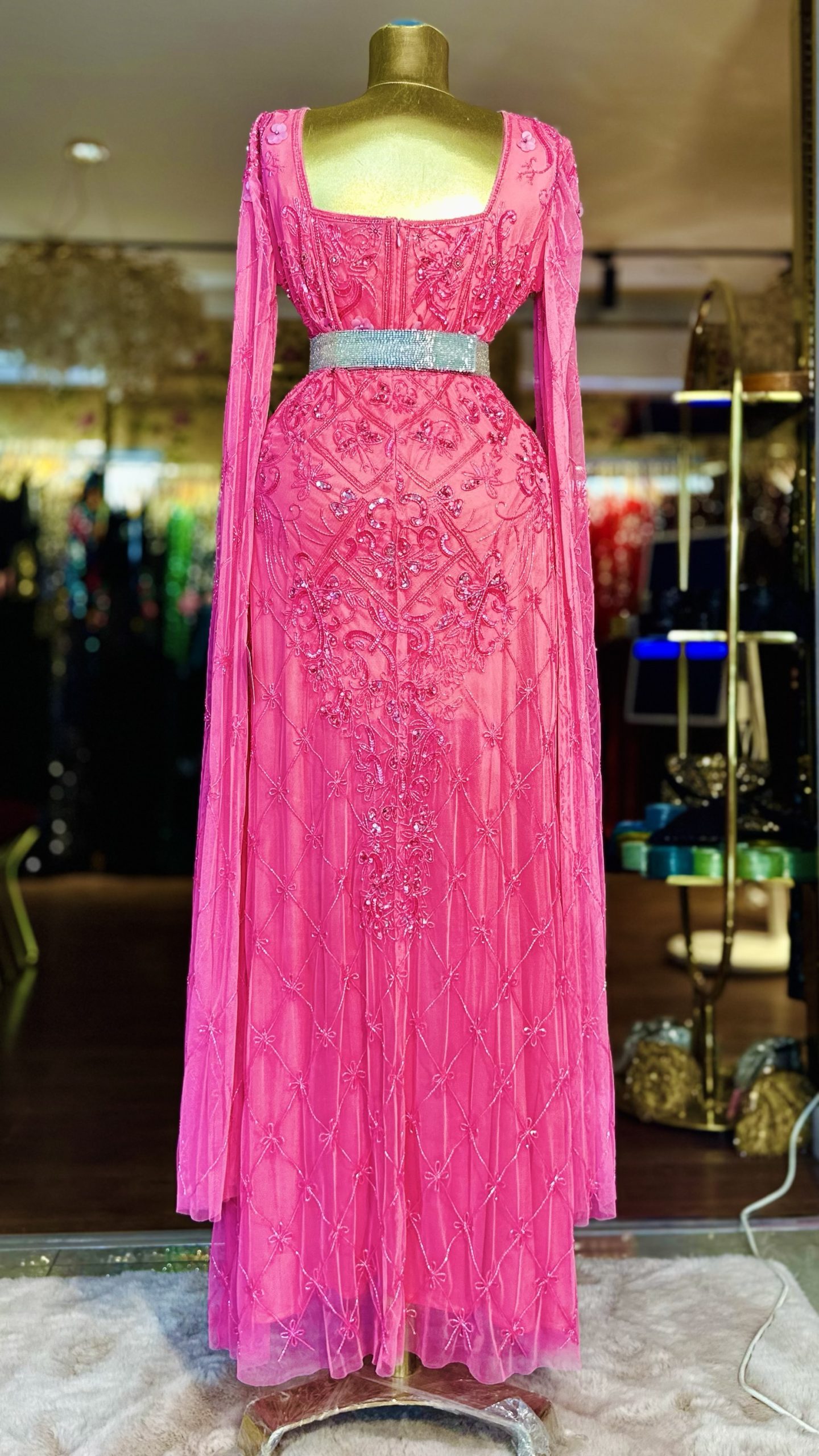 فستان شك خرز يدوي بالكامل بلون مميزة - Image 5