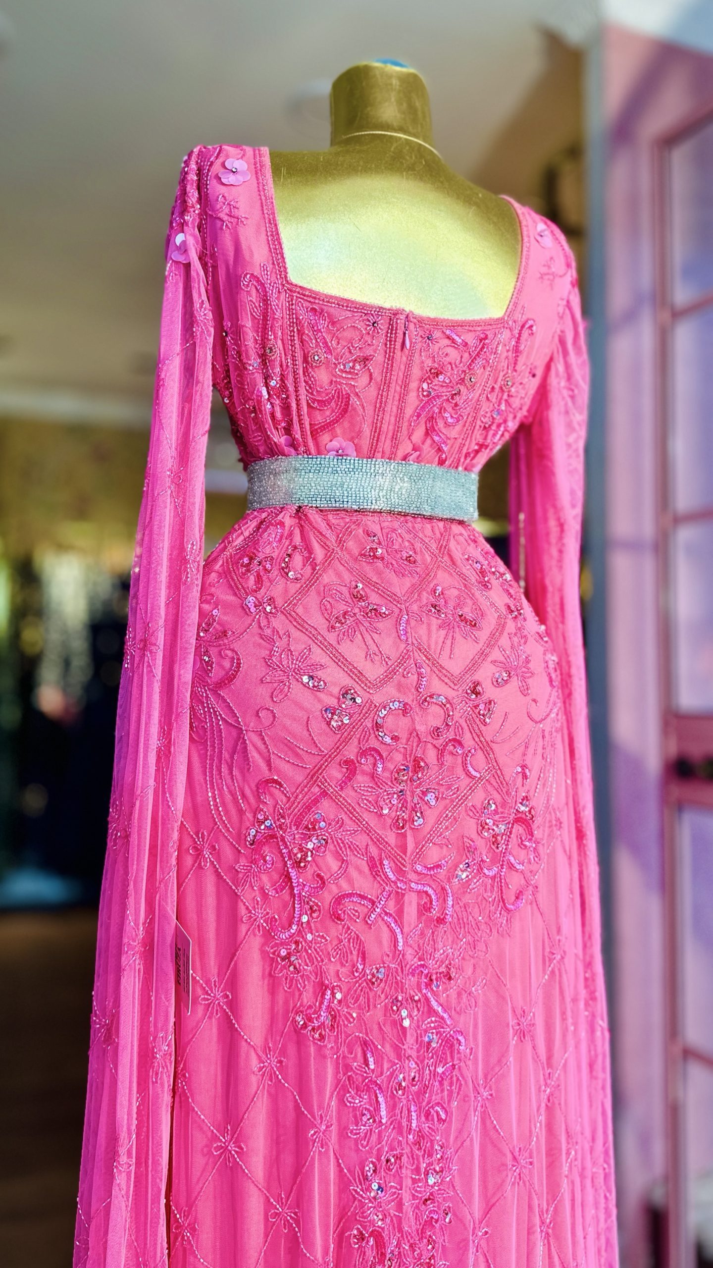 فستان شك خرز يدوي بالكامل بلون مميزة - Image 6