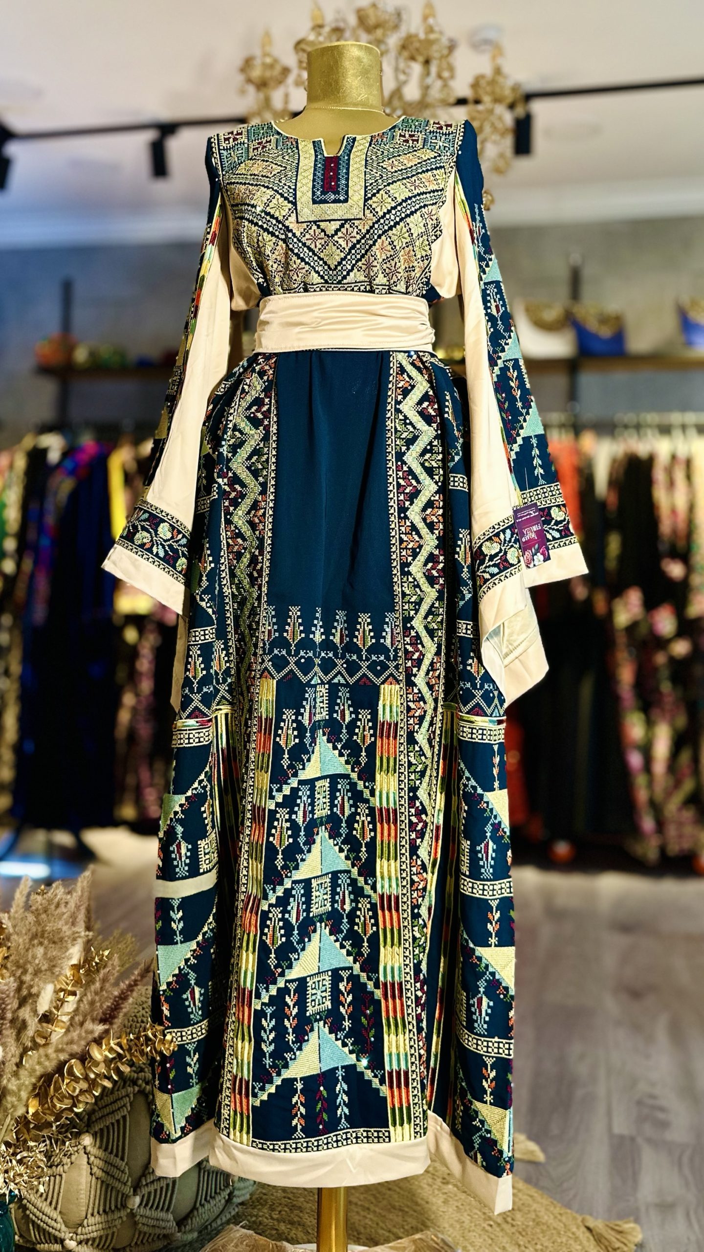 ثوب فخم وثقيل