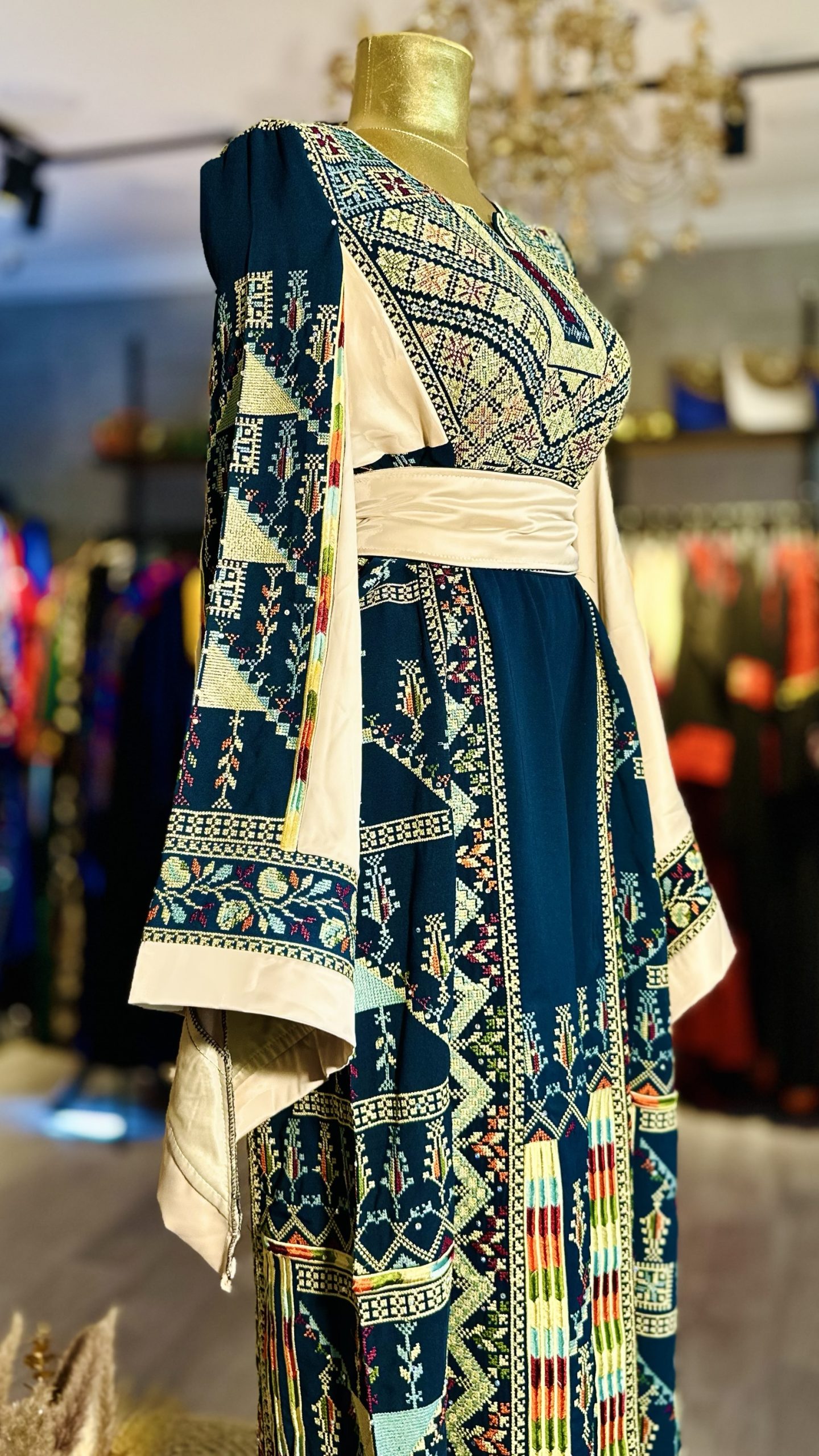 ثوب فخم وثقيل