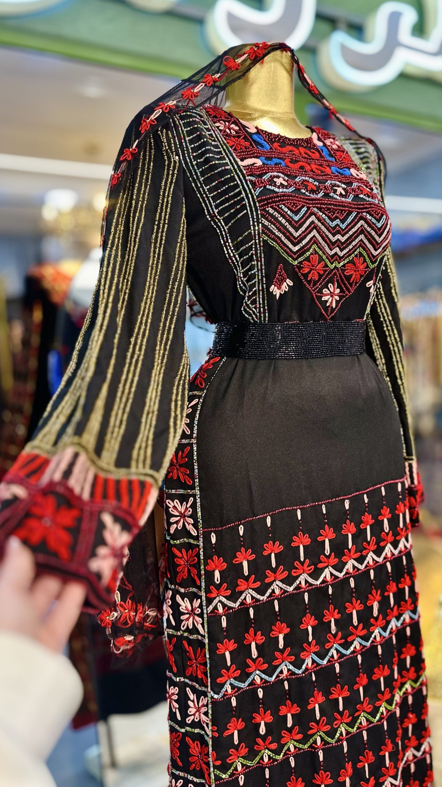 ثوب شك خرز يدوي بالكامل باللوان مميزة - Image 3