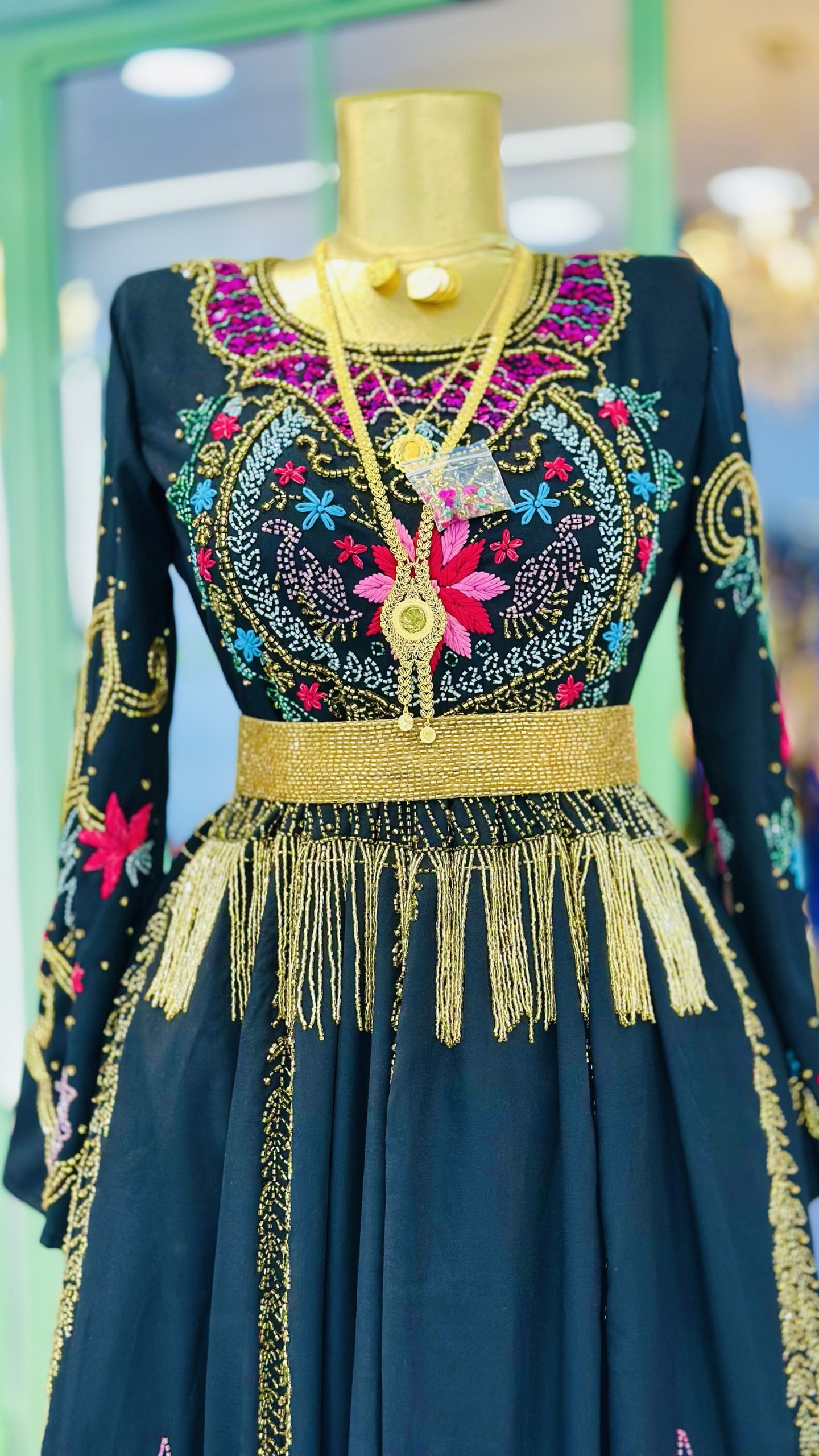 ثوب تراث شك يدوي