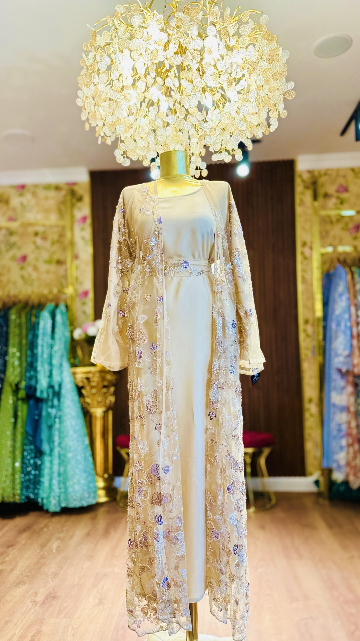 عباي ع شكل قفطان
