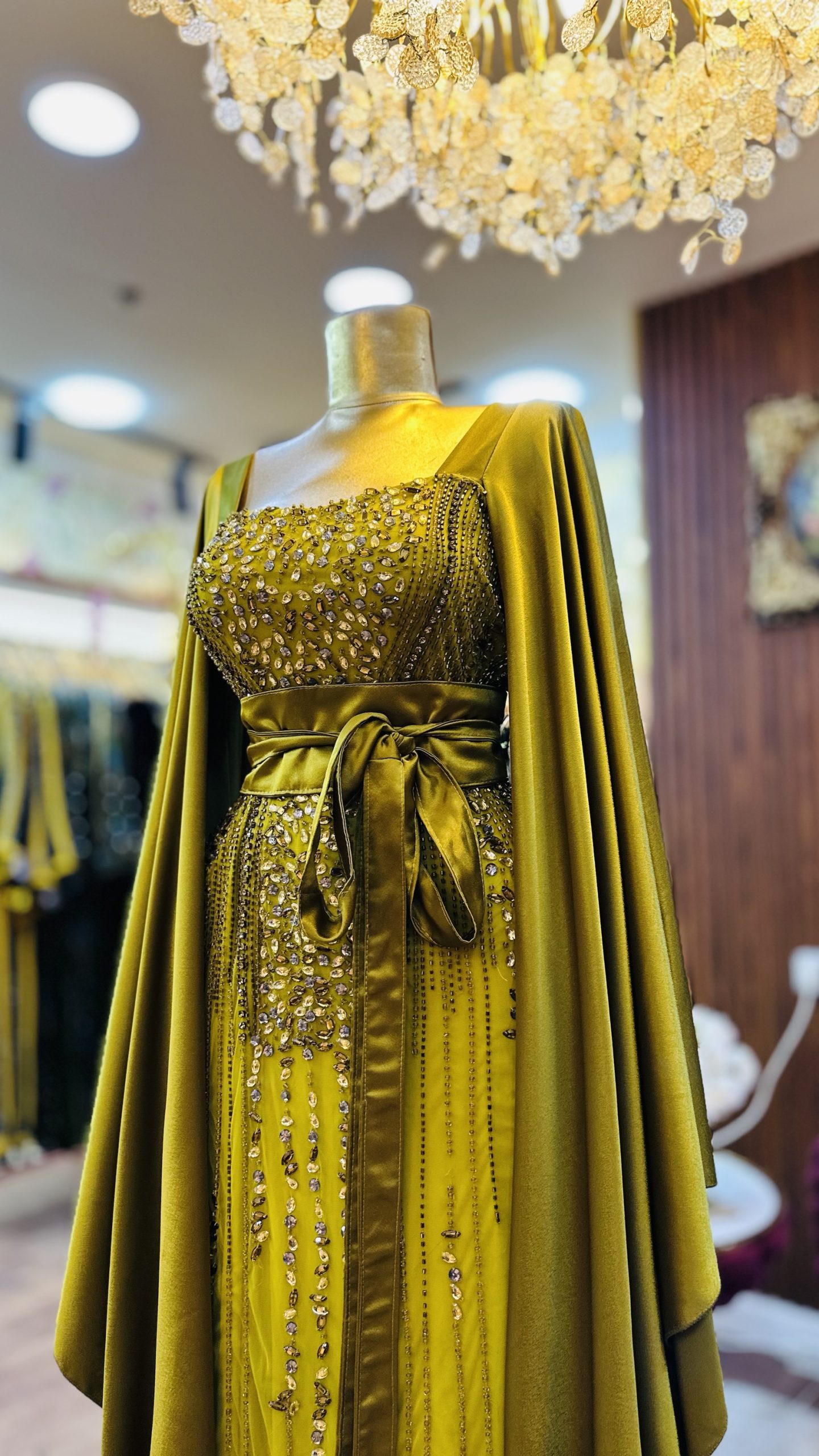 فستان شك خرز يدوي باللون الخردلي